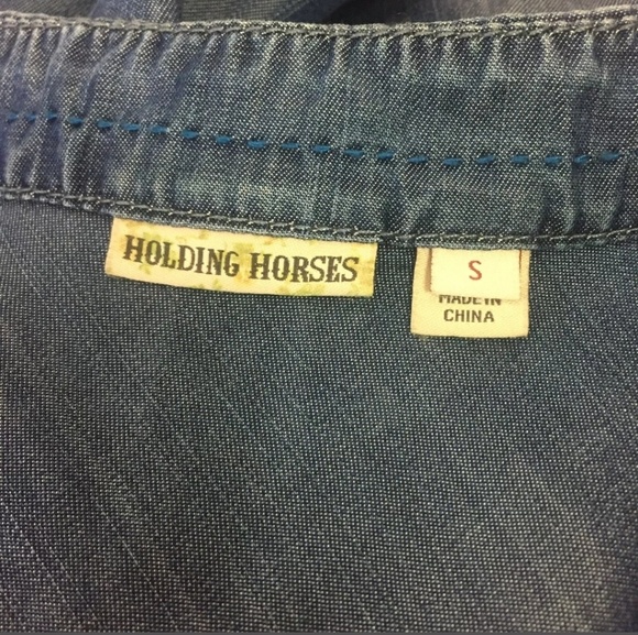 ANTHROPOLOGIE HOLDING HORSES Chambray Wrap Top - Picture 7 of 8